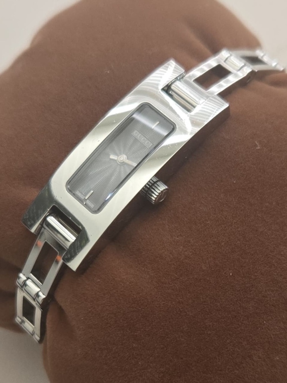 Gucci Silver Stainless Steel Bracelet Watch - Rectangular Dial - Picture 2 of 4